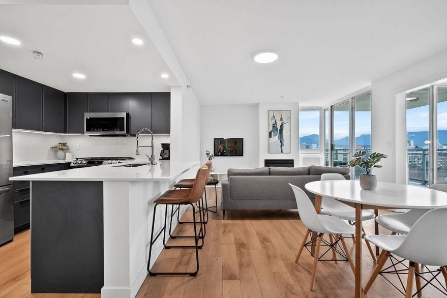 1302 120 Milross Avenue