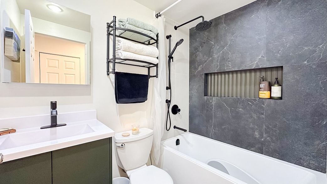 202 2080 Maple Street