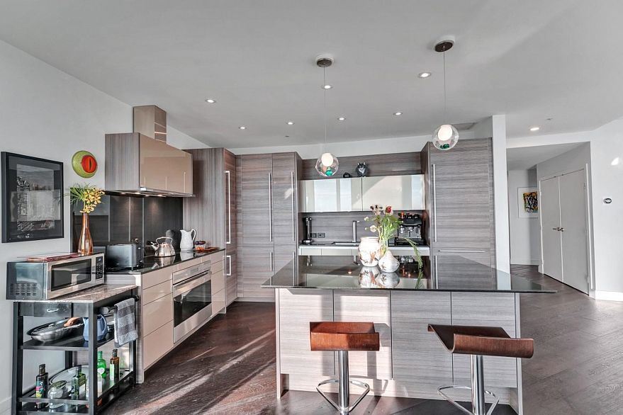 2106 989 Nelson Street