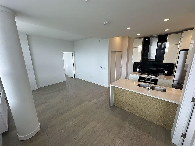 406 6733 Cambie Street