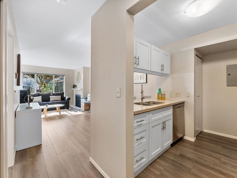 102 2195 W 5th Avenue