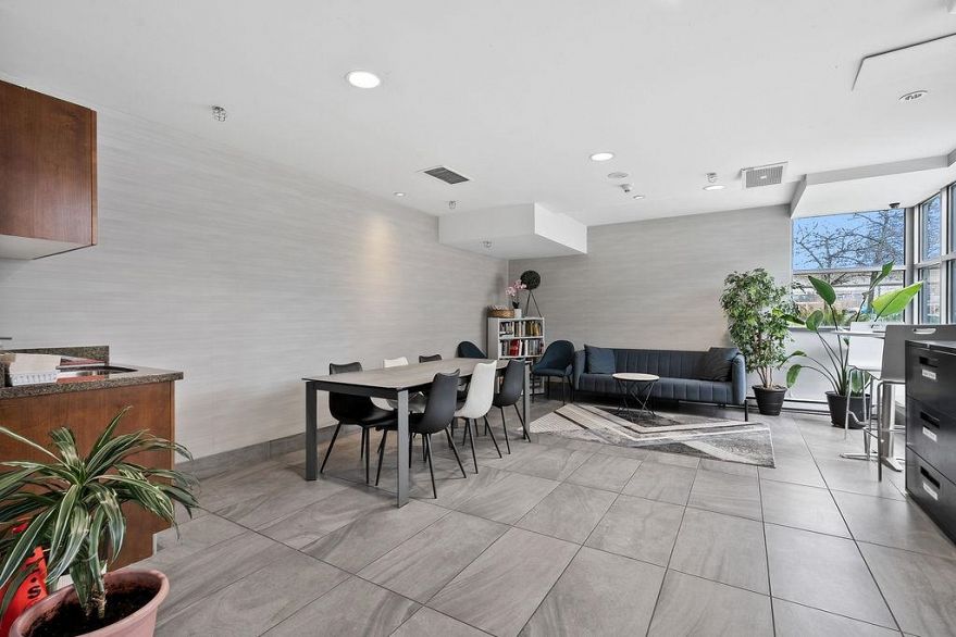 1302 120 Milross Avenue