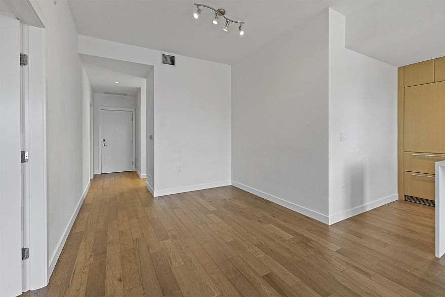 307 5383 Cambie Street