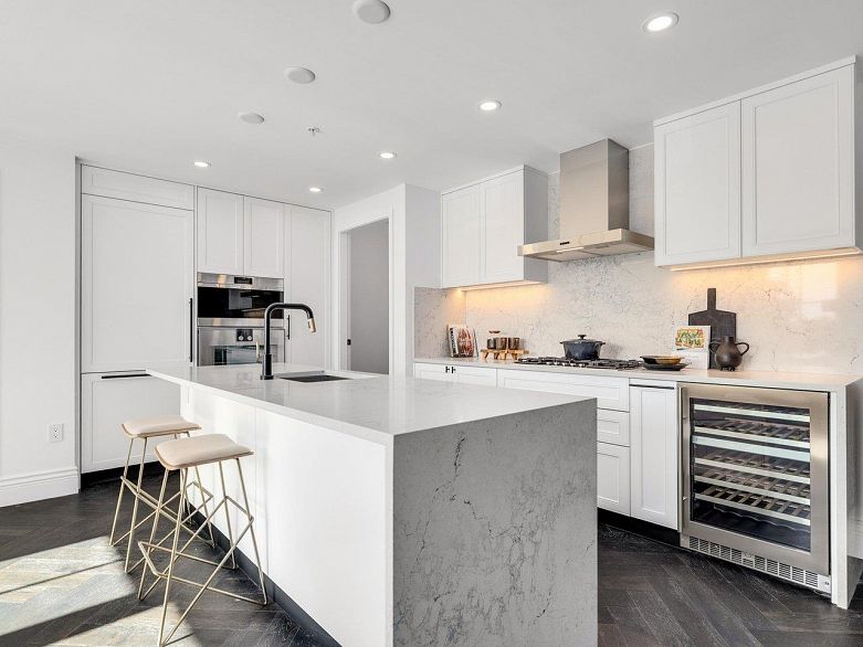 309 2096 W 47th Avenue