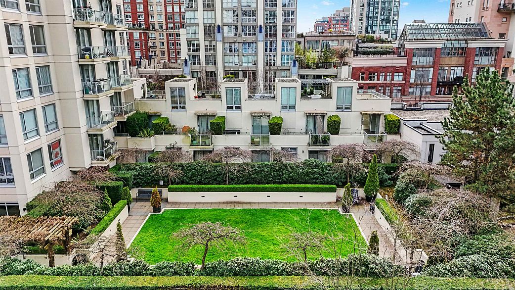 1237 Richards Street