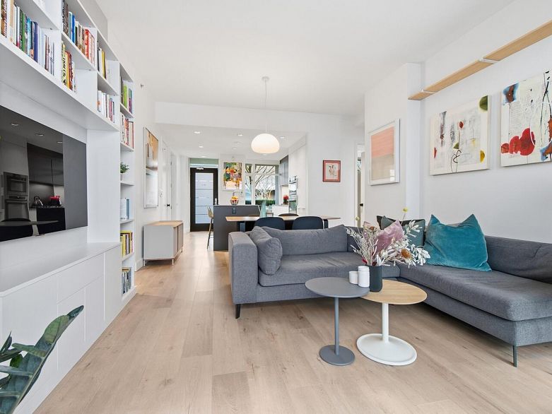 313 77 Walter Hardwick Avenue