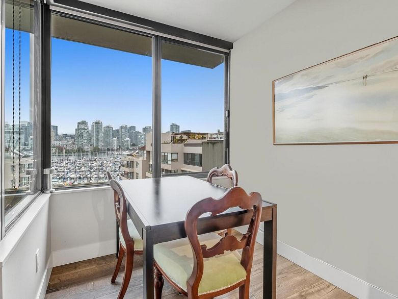 521 666 Leg In Boot Square