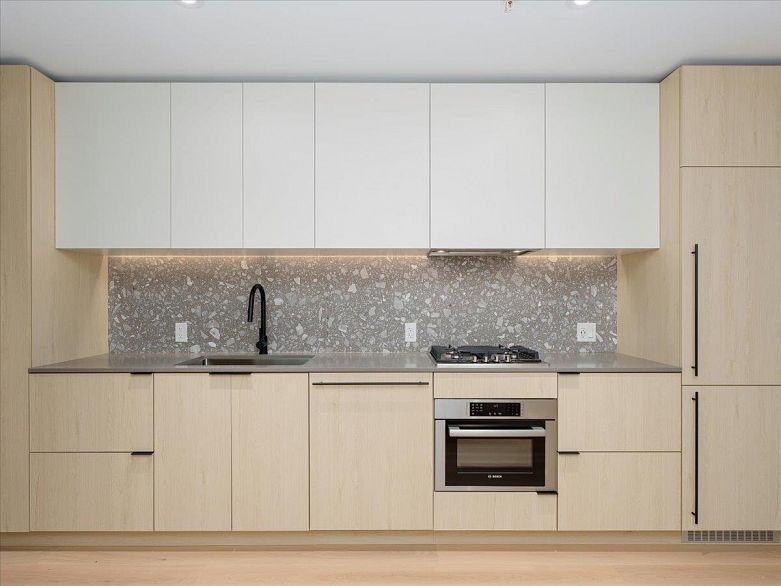 513 2471 St George Street