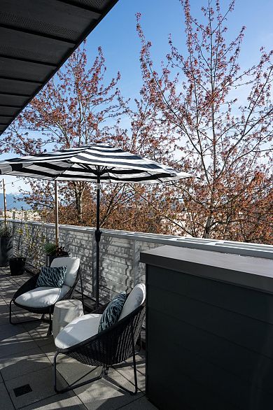 PH1 683 E 27th Avenue