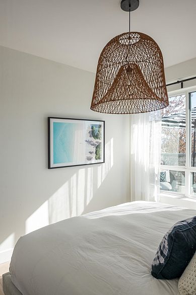 PH1 683 E 27th Avenue