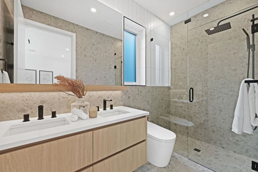 1 3880 W 23rd Avenue