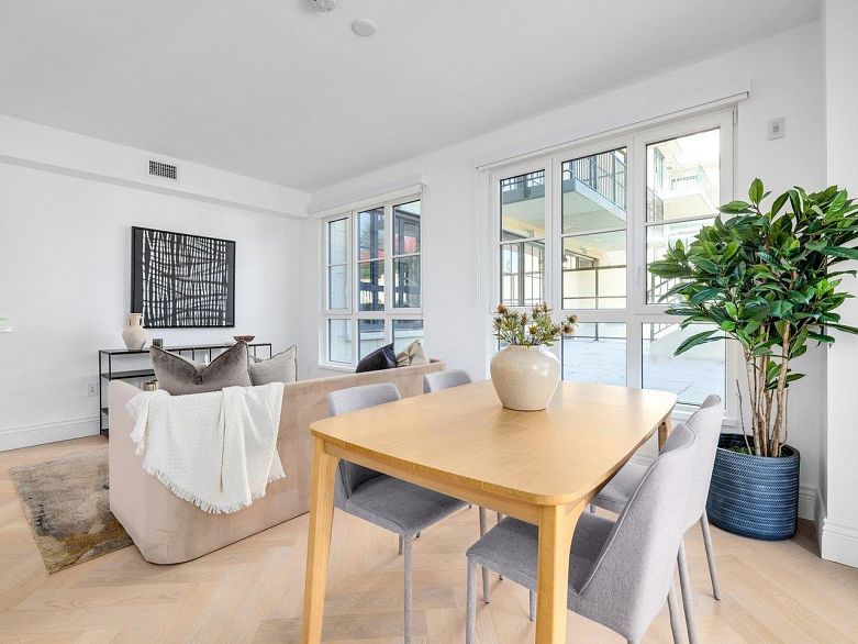 203 2096 W 47th Avenue