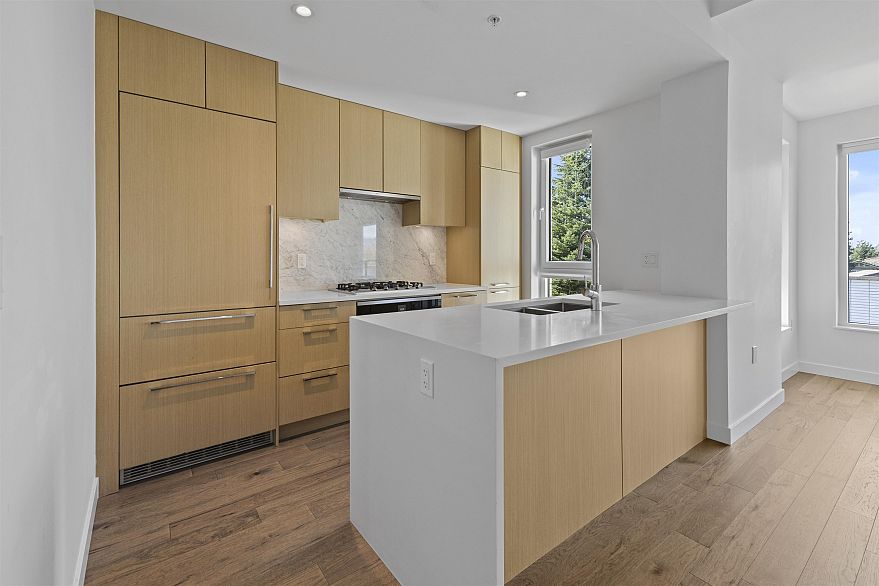 307 5383 Cambie Street