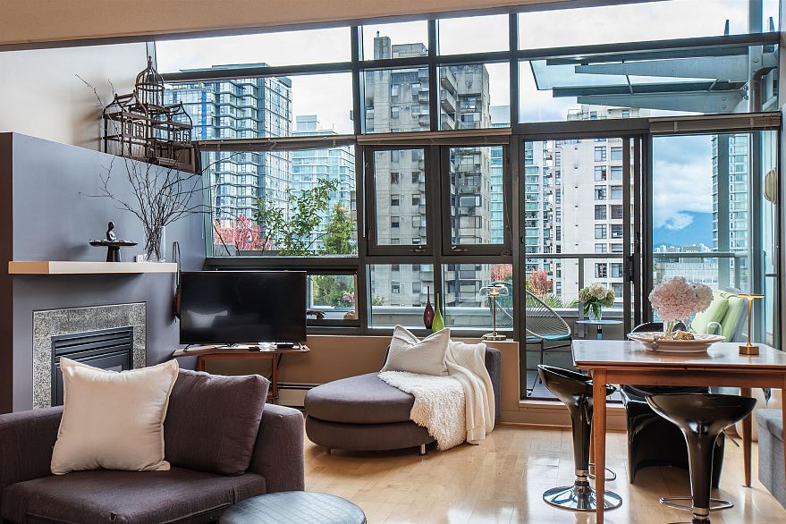 PH4 1688 Robson Street