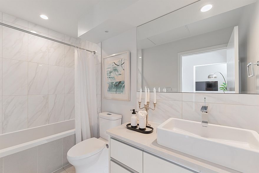 202 528 W King Edward Avenue