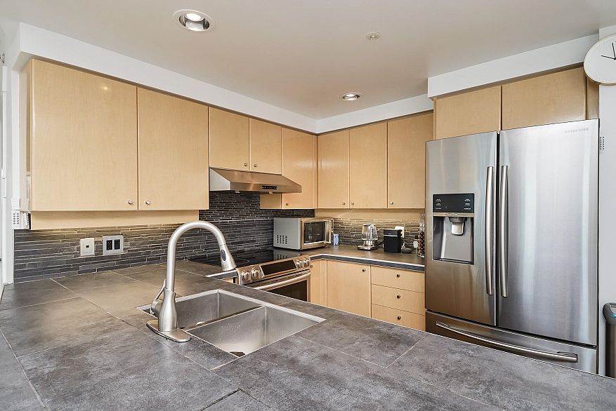 2005 1009 Expo Boulevard