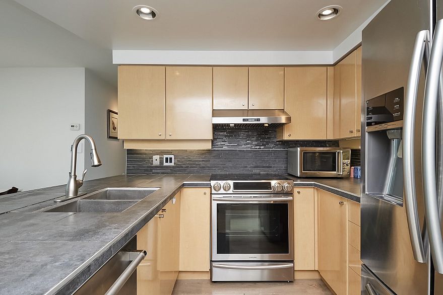 2005 1009 Expo Boulevard