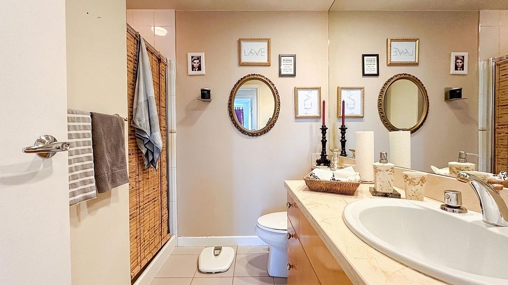 1004 1710 Bayshore Drive