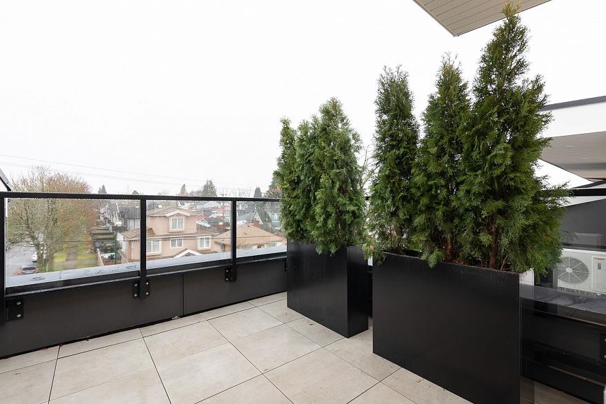 203 2329 E 34th Avenue