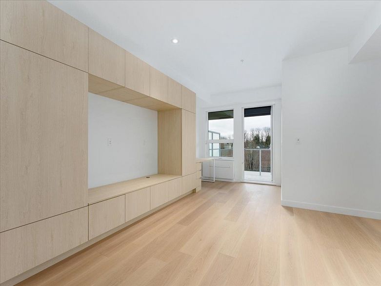 513 2471 St George Street