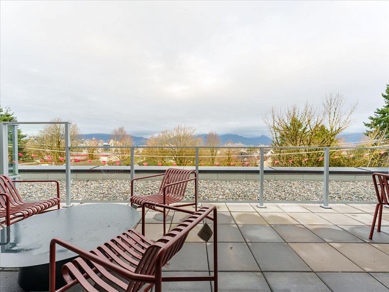 513 2471 St George Street