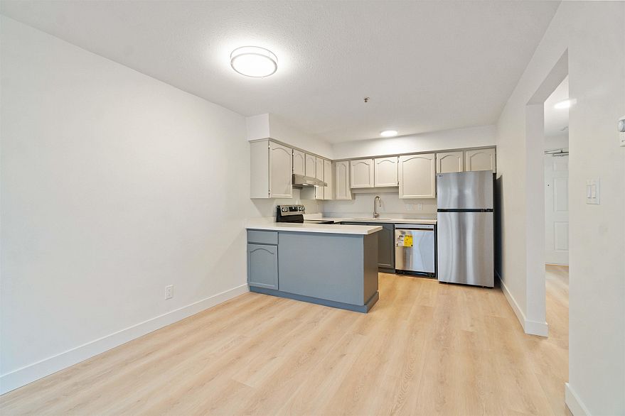 303 2928 Commercial Drive