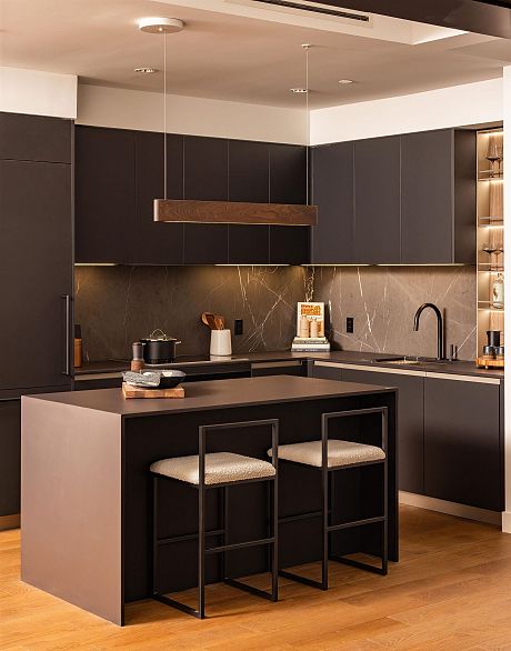 503 480 W 16th Avenue