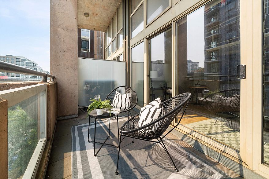 413 1529 W 6th Avenue