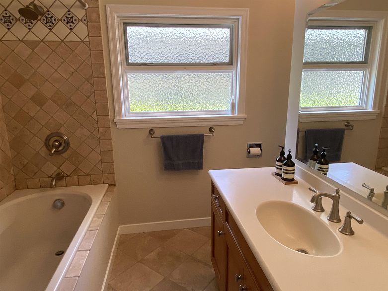 5876 Highbury Street