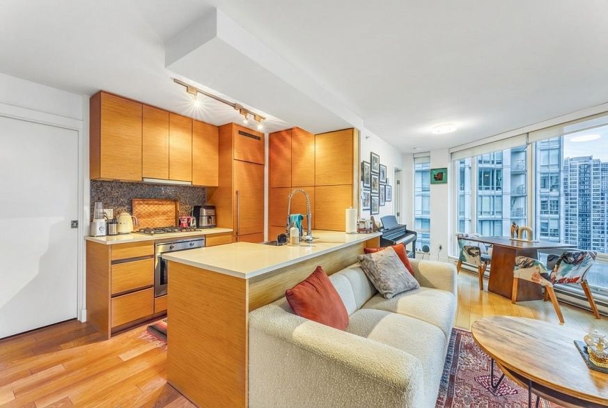 1901 565 Smithe Street