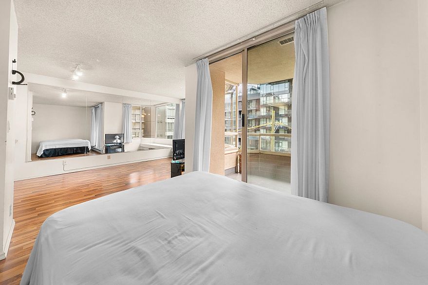 307 1330 Hornby Street