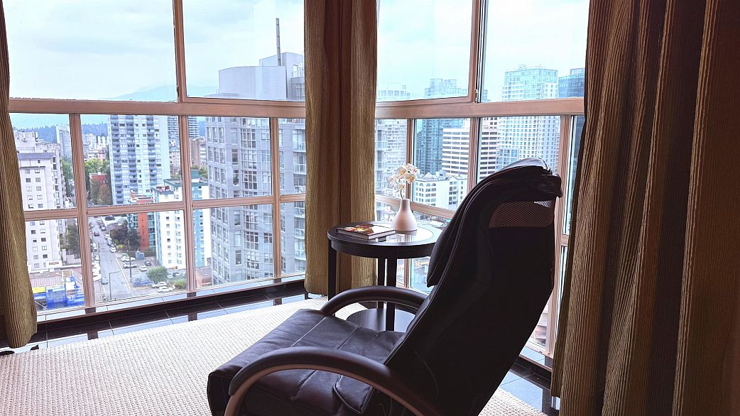 2201 909 Burrard Street