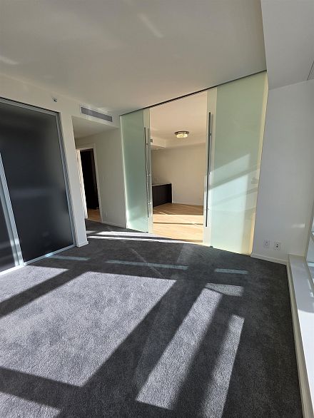 2706 1011 W Cordova Street