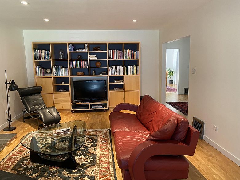 5876 Highbury Street