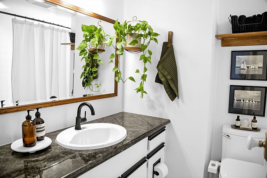 907 1330 Harwood Street