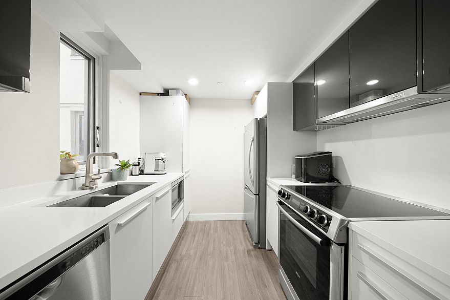 1002 1323 Homer Street