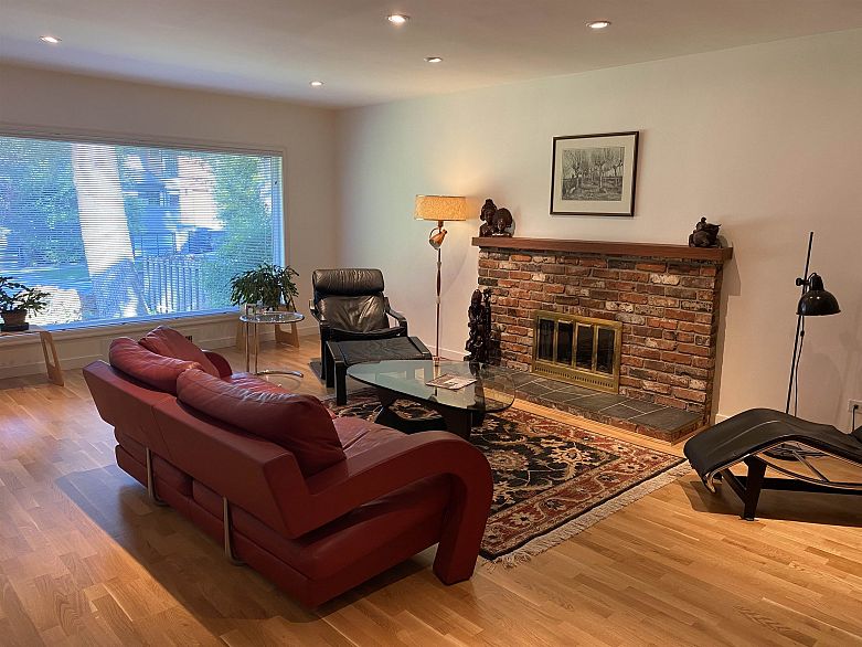 5876 Highbury Street