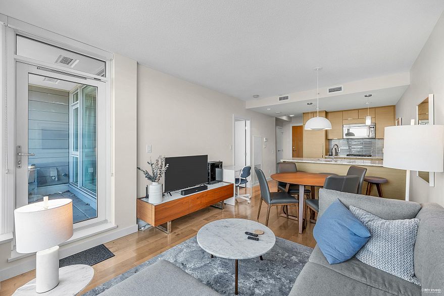 610 4083 Cambie Street