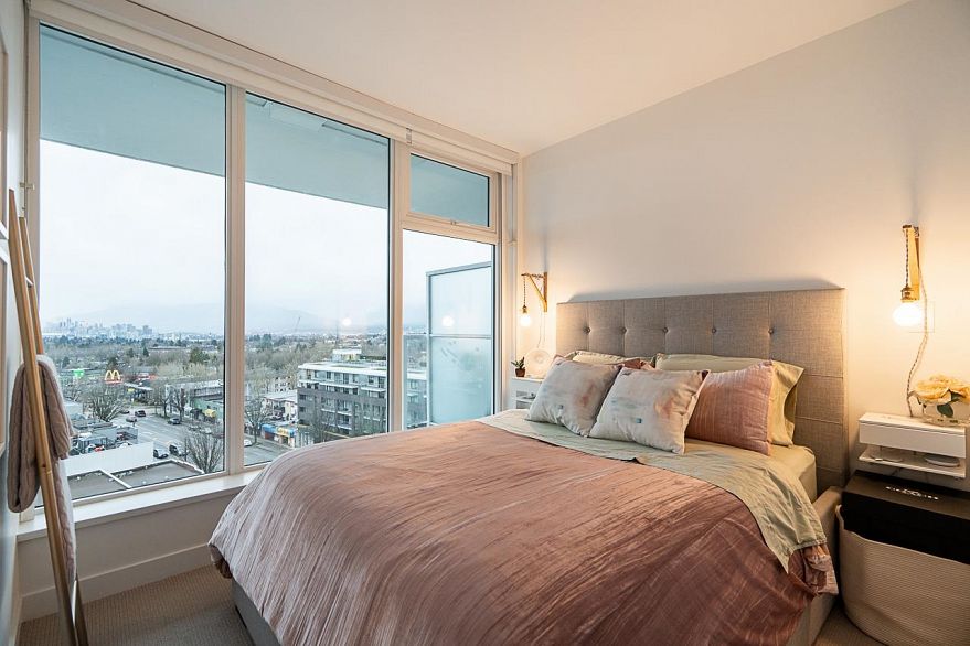 1106 4638 Gladstone Street