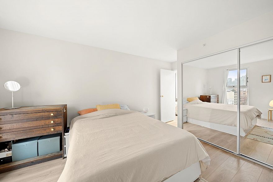 1002 1323 Homer Street