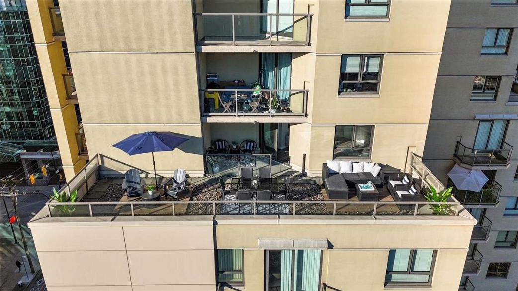 1006 789 Drake Street