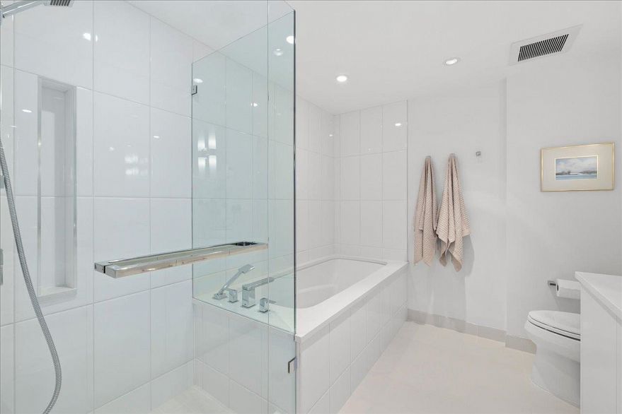 1101 5615 Hampton Place