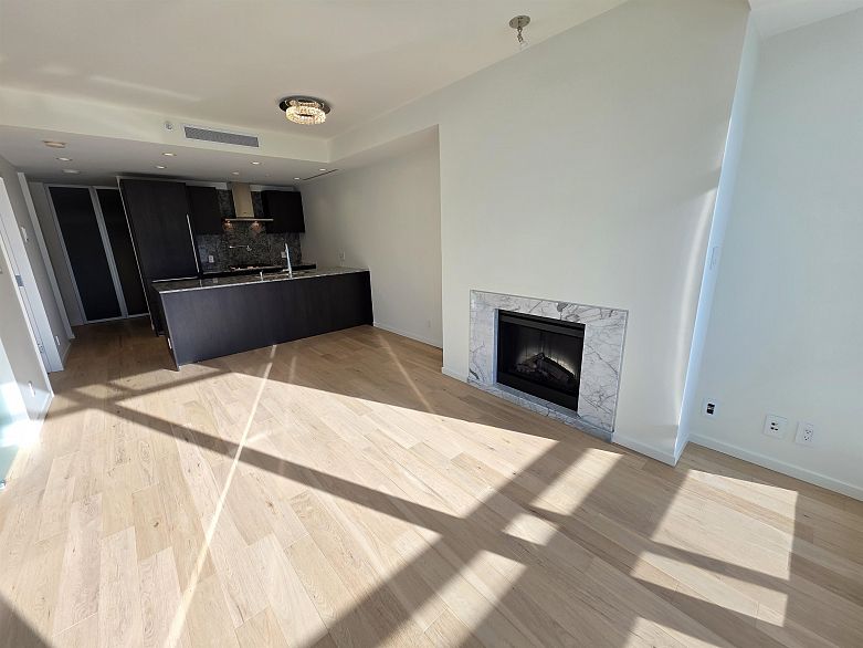 2706 1011 W Cordova Street