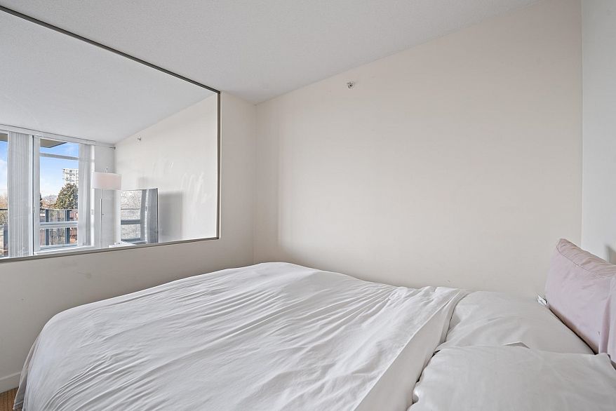 612 4888 Nanaimo Street