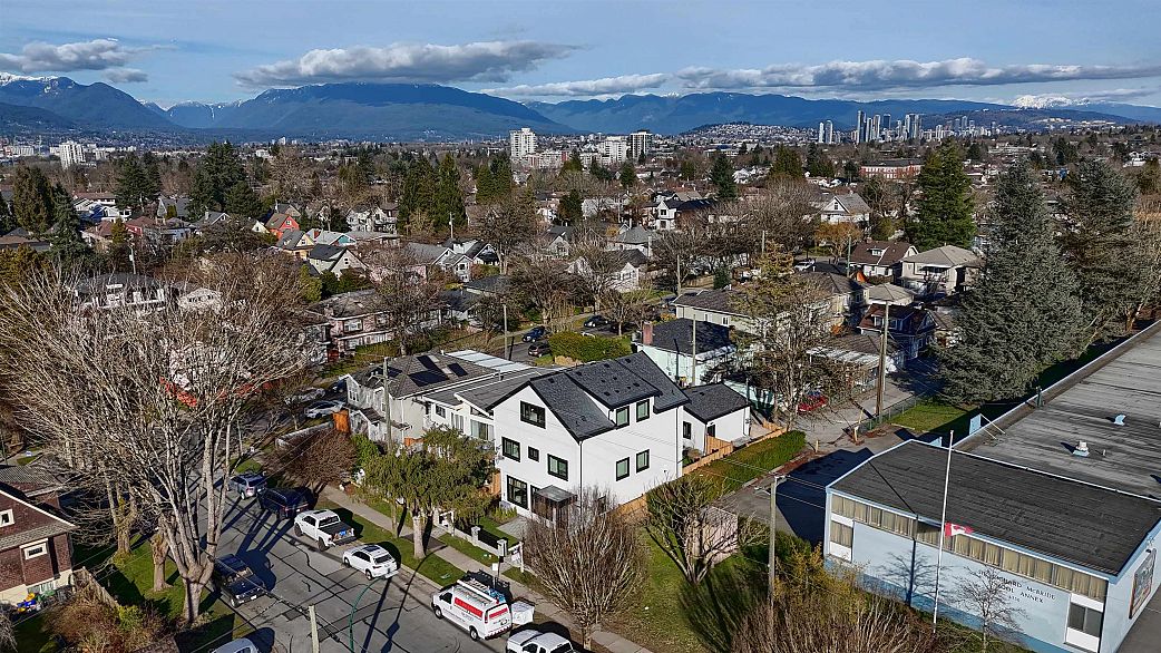 1 4742 St. Catherines Street