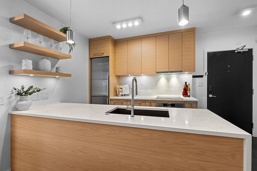 202 689 Abbott Street