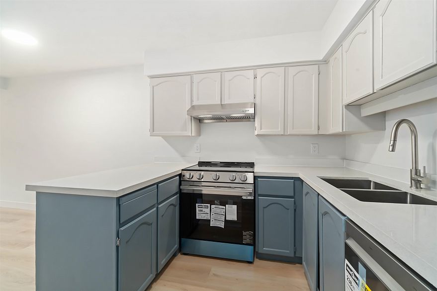 307 2928 Commercial Drive