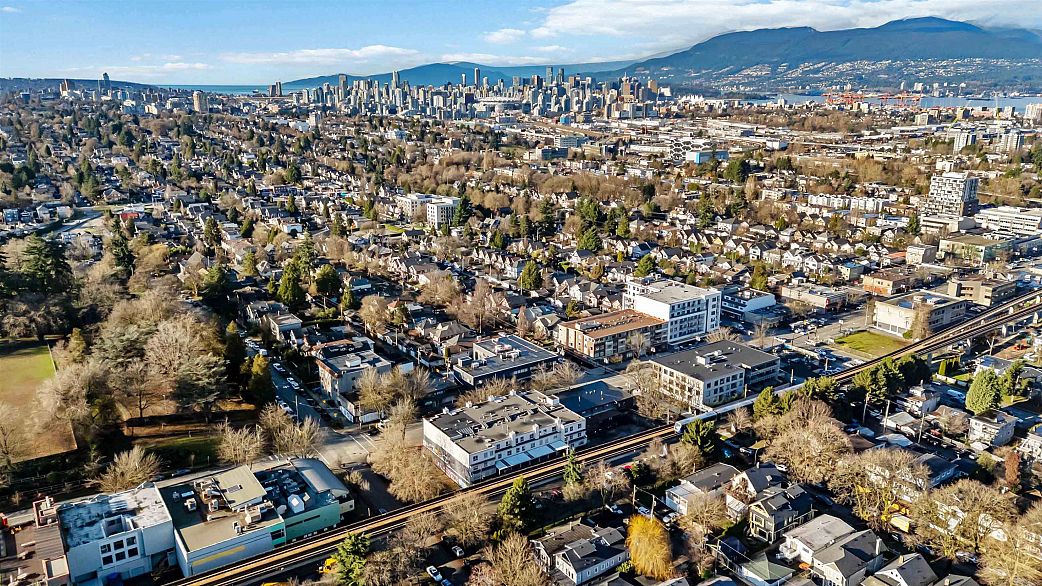 209 2928 Commercial Drive