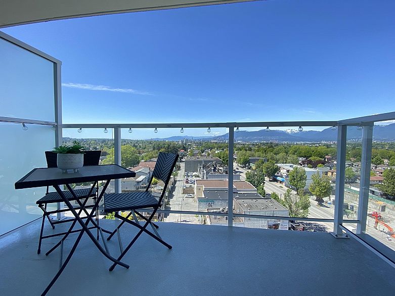 1106 4638 Gladstone Street