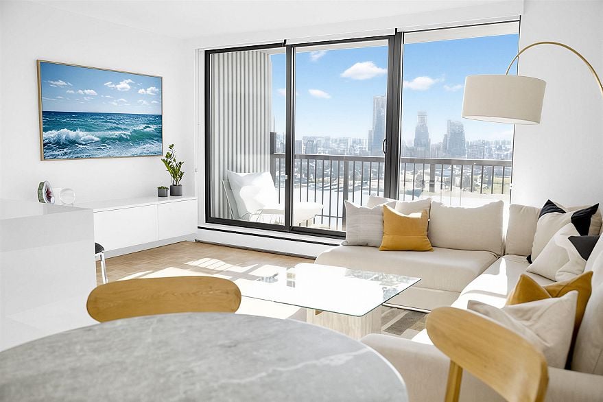 907 1330 Harwood Street